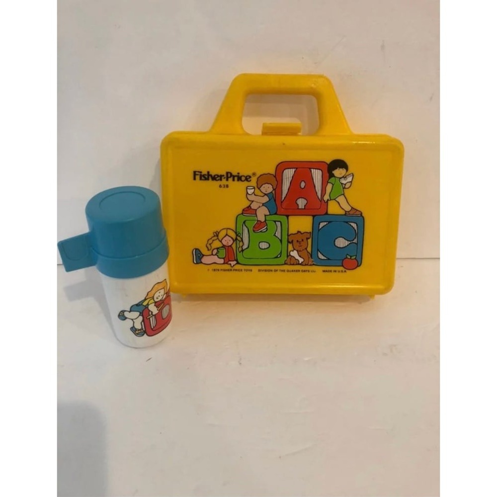 Vintage 1979 yellow‎ plastic lunchbox and small thermos with lid